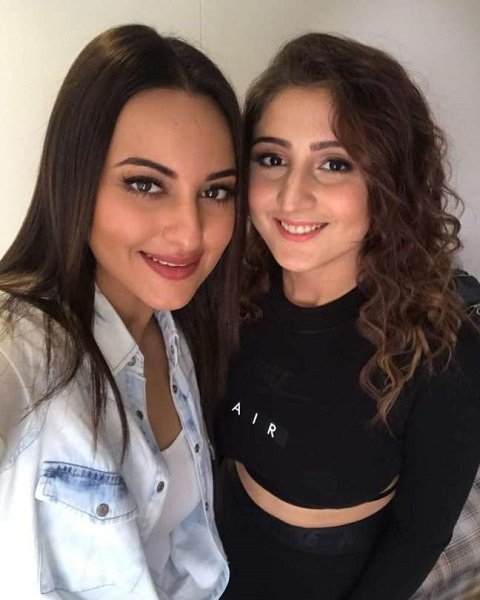 Dhvani Bhanushali with Sonakshi Sinha