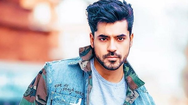 Bigg Boss 13 – Gautam Gulati Slams Paras Chhabra & Praised Asim In A Tweet