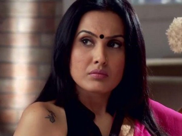 Bigg Boss 7's Kamya Punjabi & Fiance Shalabh Shut The Hater Down For