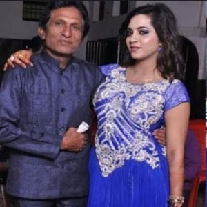 Arshi Khan with her father