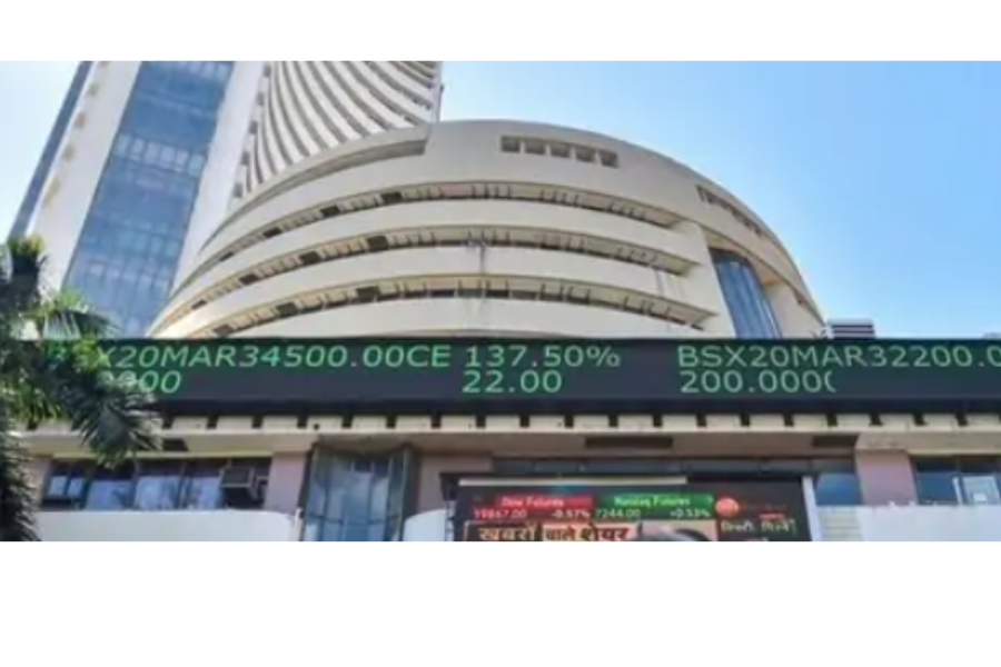 Sensex Crashes 706 Points, Nifty Slips 211 as IT, Banking & Realty Stocks Drag Markets