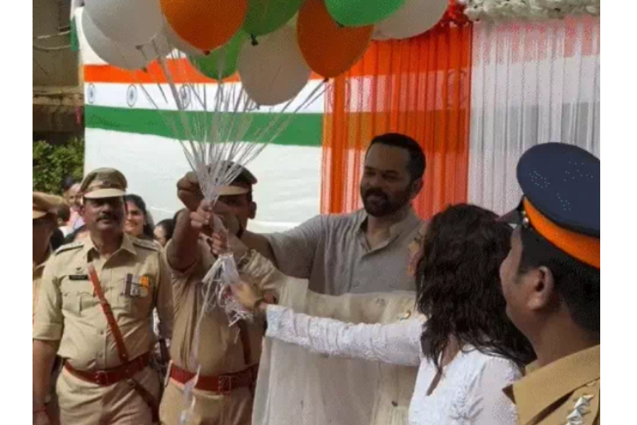 Independence Day 2025: Rohit Shetty, A.R. Rahman, Kareena Kapoor Join Bollywood Celebrities in Hoisting the Tricolour