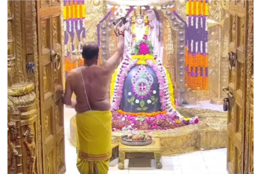 Devotees Flock to Shiva Temples on the Last Monday of Shravan 2025 Across Gujarat