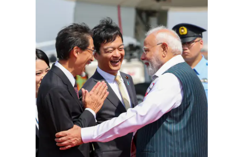 PM Modi Receives Gayatri Mantra Welcome in Japan