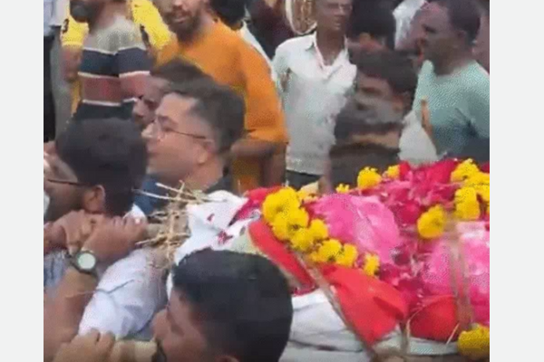 Student s Murder Triggers Unrest in Ahmedabad: School Vandalized, Police Clash With 2,000 Protesters