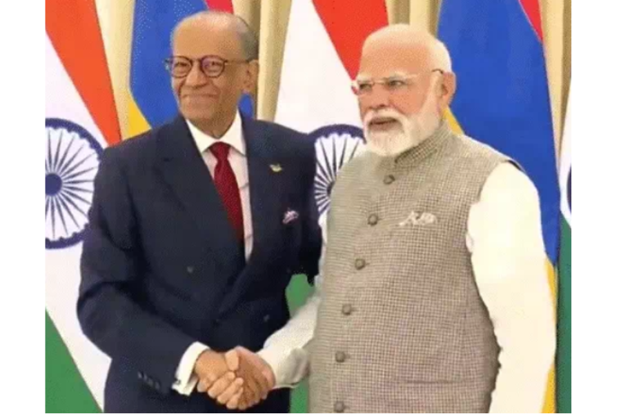 PM Modi in Varanasi: “India and Mauritius Are Not Just Partners, We Are Family”