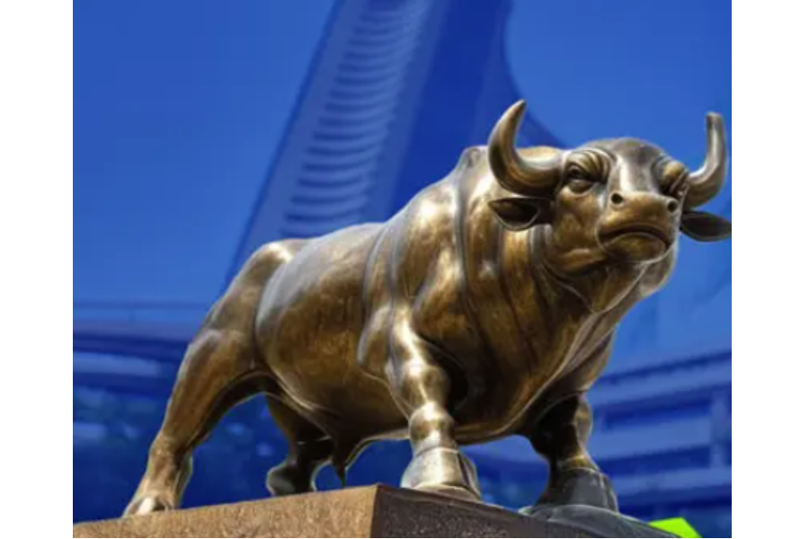 Sensex Crosses 82,000 as Investors Eye Breakthrough in US-India Trade Talks