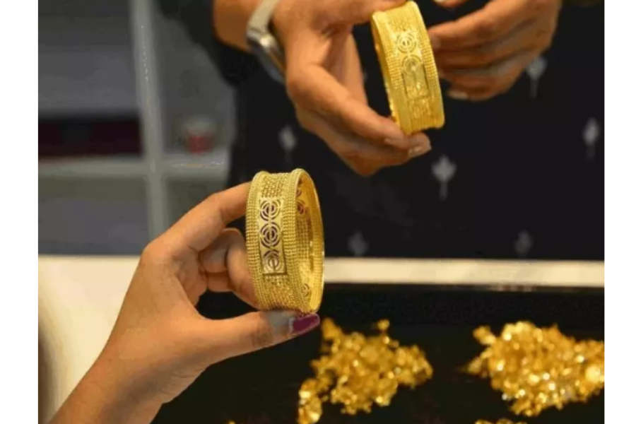 Gold and Silver Prices Surge This Week: Analysts Predict Further Gains