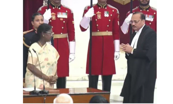 Justice Surya Kant Sworn in as India’s 53rd CJI; Touches Parents’ Feet, Greets Former CJI Gavai