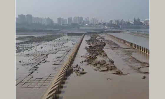 Surat Weir-Cum-Causeway Reopens After 144 Days; Structural Warnings Rise Again